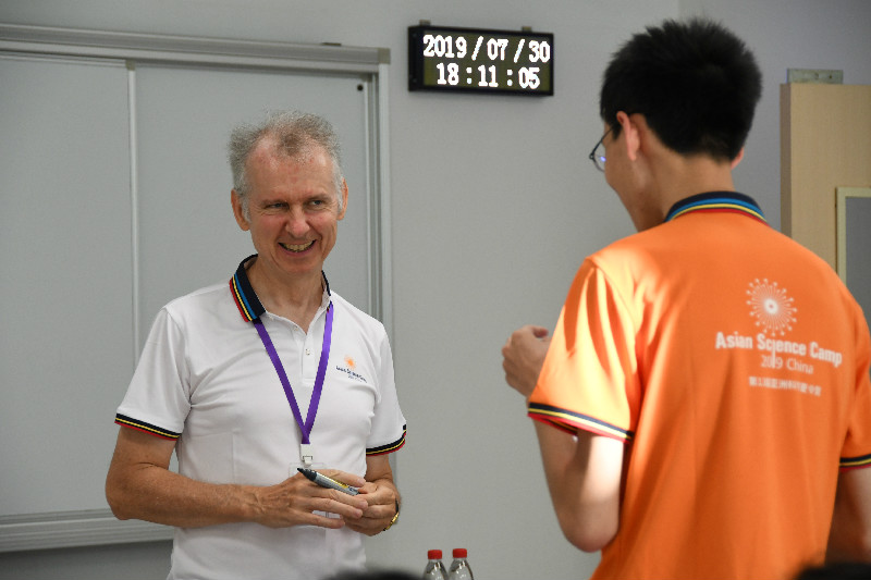 jiaoshouyuxueshengjiaoliu.jpg