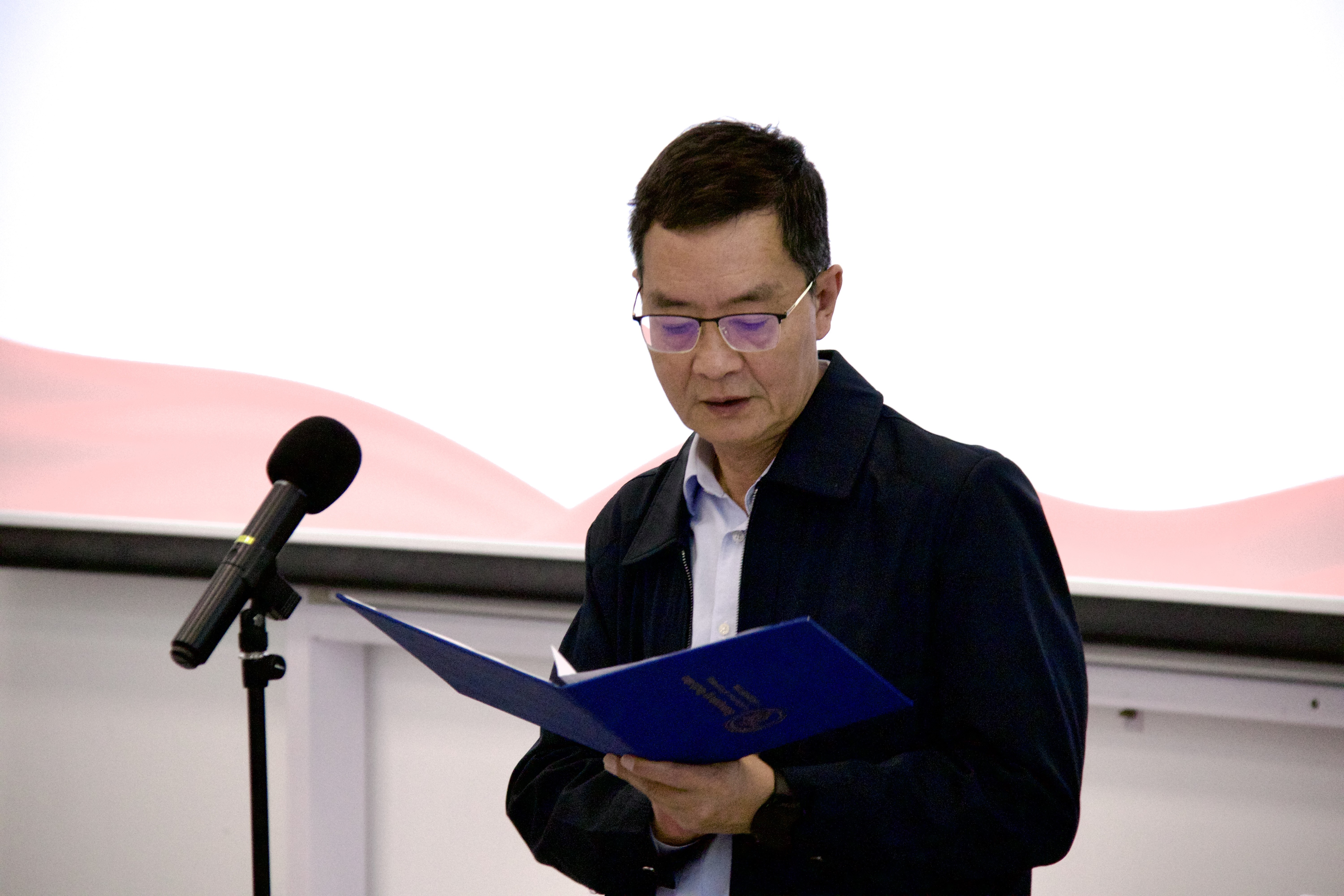 广以副校长、党总支书记林丹明.jpeg